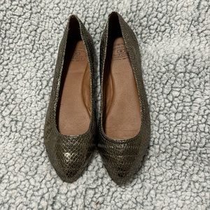 Lucky Brand Pewter Metallic Crackle flats